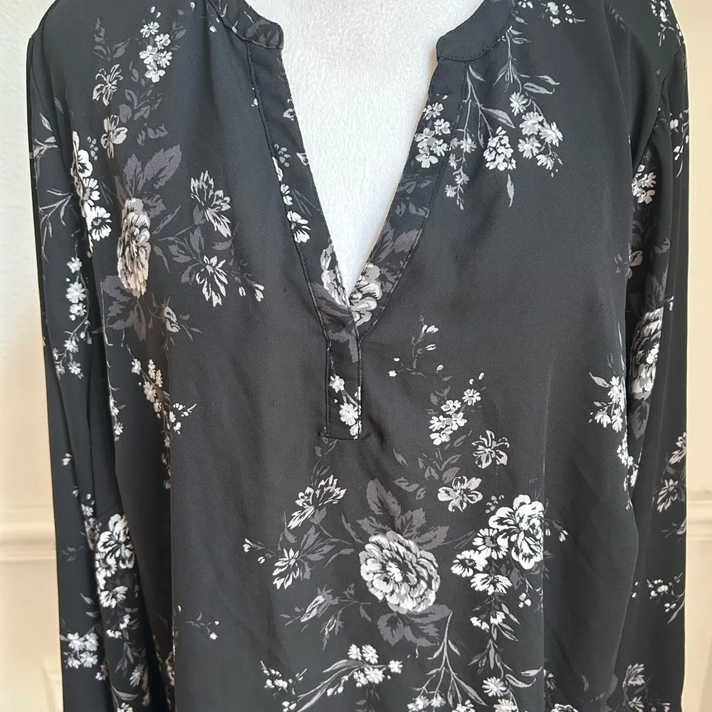 Torrid Floral Black and White Blouse, Size 2